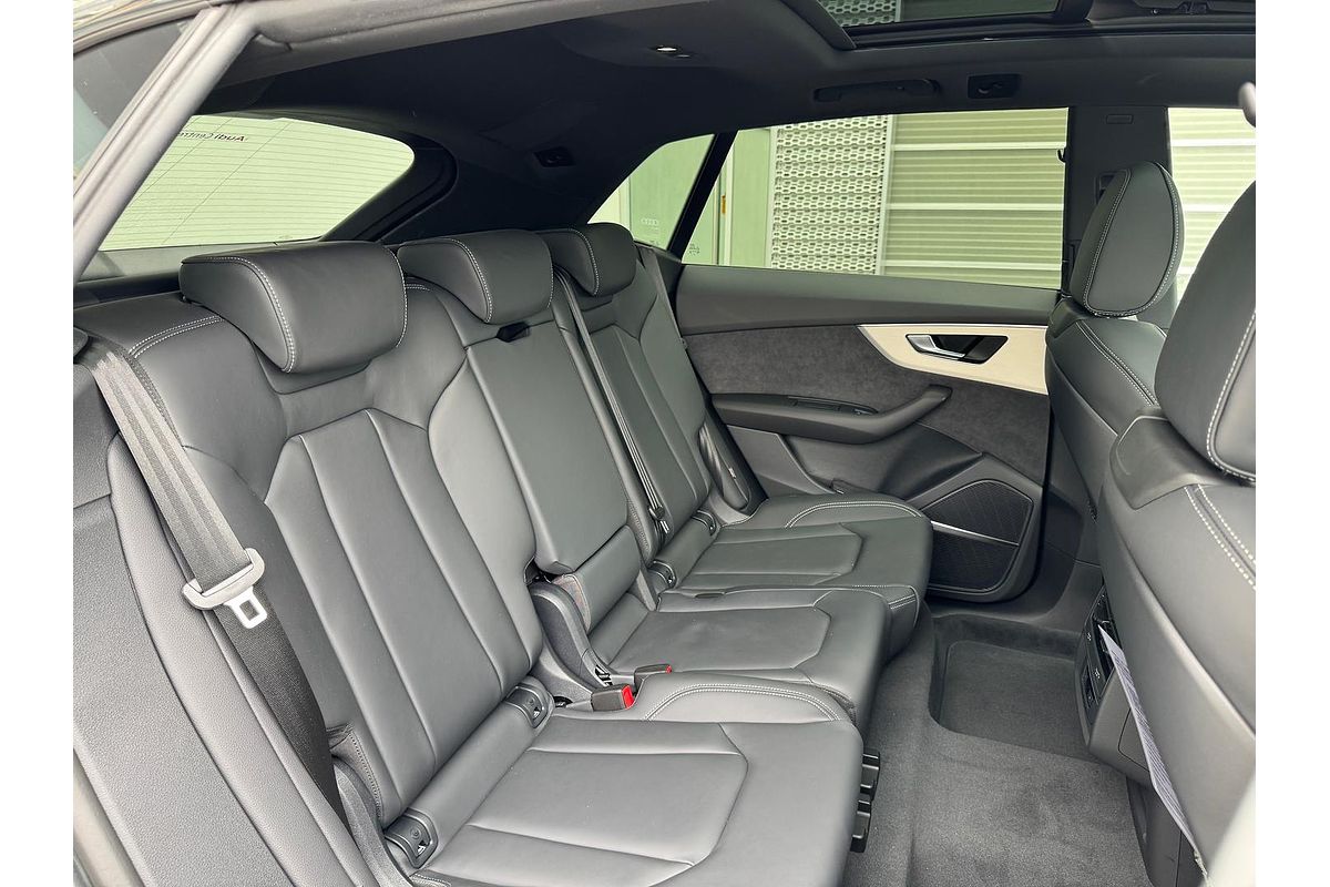 2024 Audi Q8 50 TDI S line F1