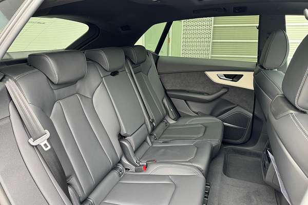 2024 Audi Q8 50 TDI S line F1