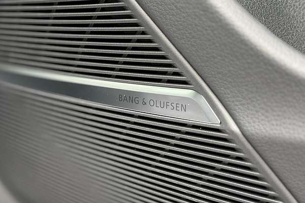 2024 Audi Q8 50 TDI S line F1