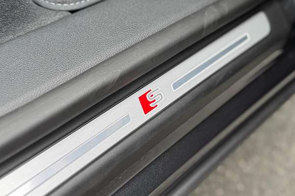 2024 Audi Q8 50 TDI S line F1