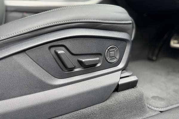2024 Audi Q8 50 TDI S line F1