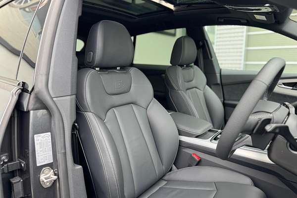 2024 Audi Q8 50 TDI S line F1