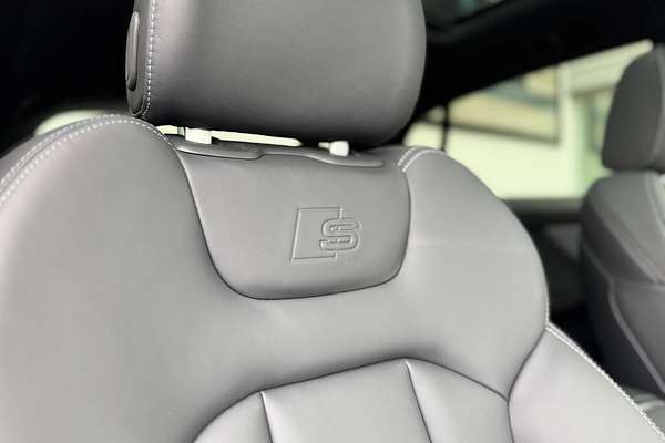 2024 Audi Q8 50 TDI S line F1