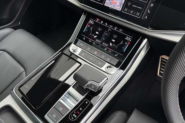 2024 Audi Q8 50 TDI S line F1