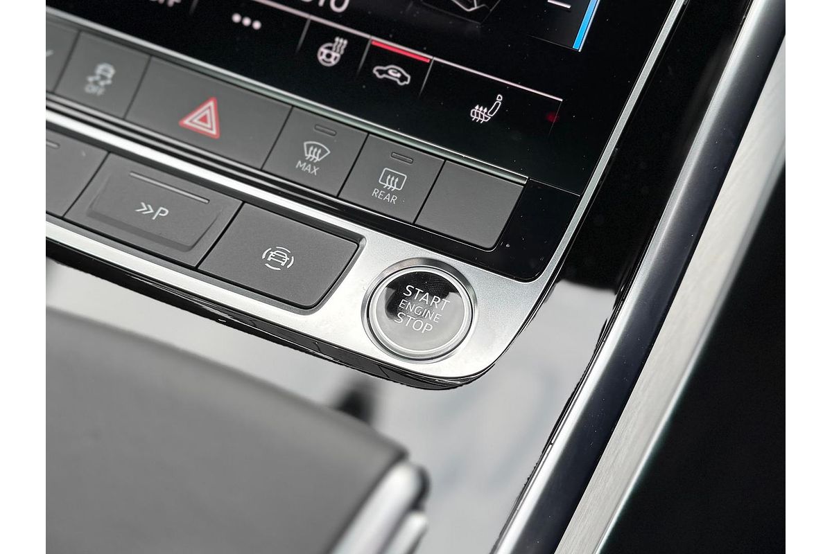 2024 Audi Q8 50 TDI S line F1