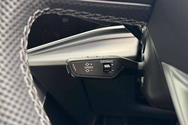 2024 Audi Q8 50 TDI S line F1