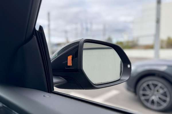 2024 Audi Q8 50 TDI S line F1