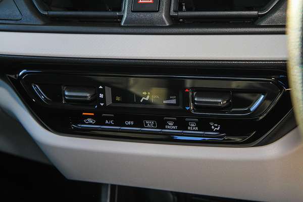 2025 Suzuki Swift Hybrid UZ