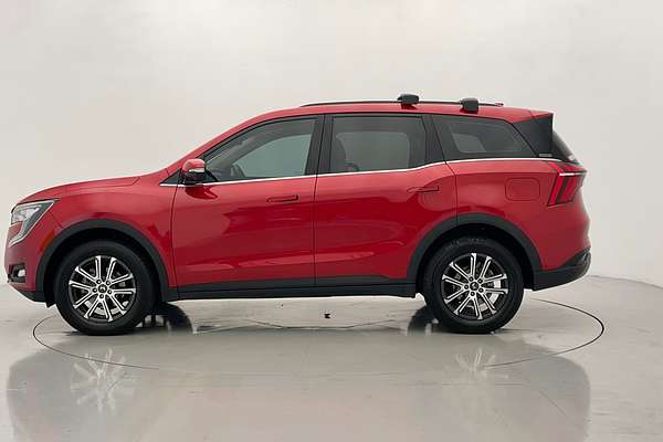 2023 Mahindra XUV700 AX7L