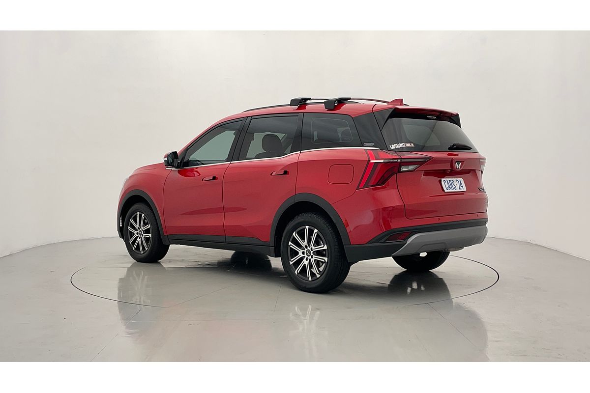 2023 Mahindra XUV700 AX7L
