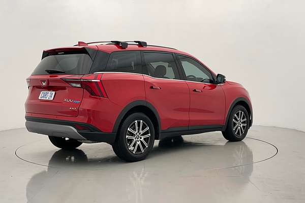 2023 Mahindra XUV700 AX7L