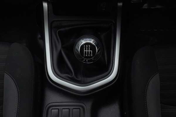 2021 Nissan Navara SL D23 Rear Wheel Drive
