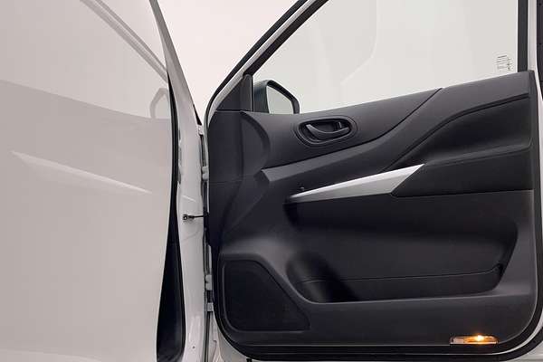 2021 Nissan Navara SL D23 Rear Wheel Drive