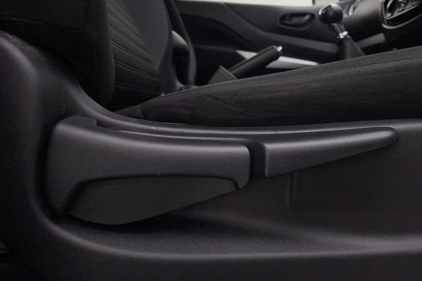 2021 Nissan Navara SL D23 Rear Wheel Drive