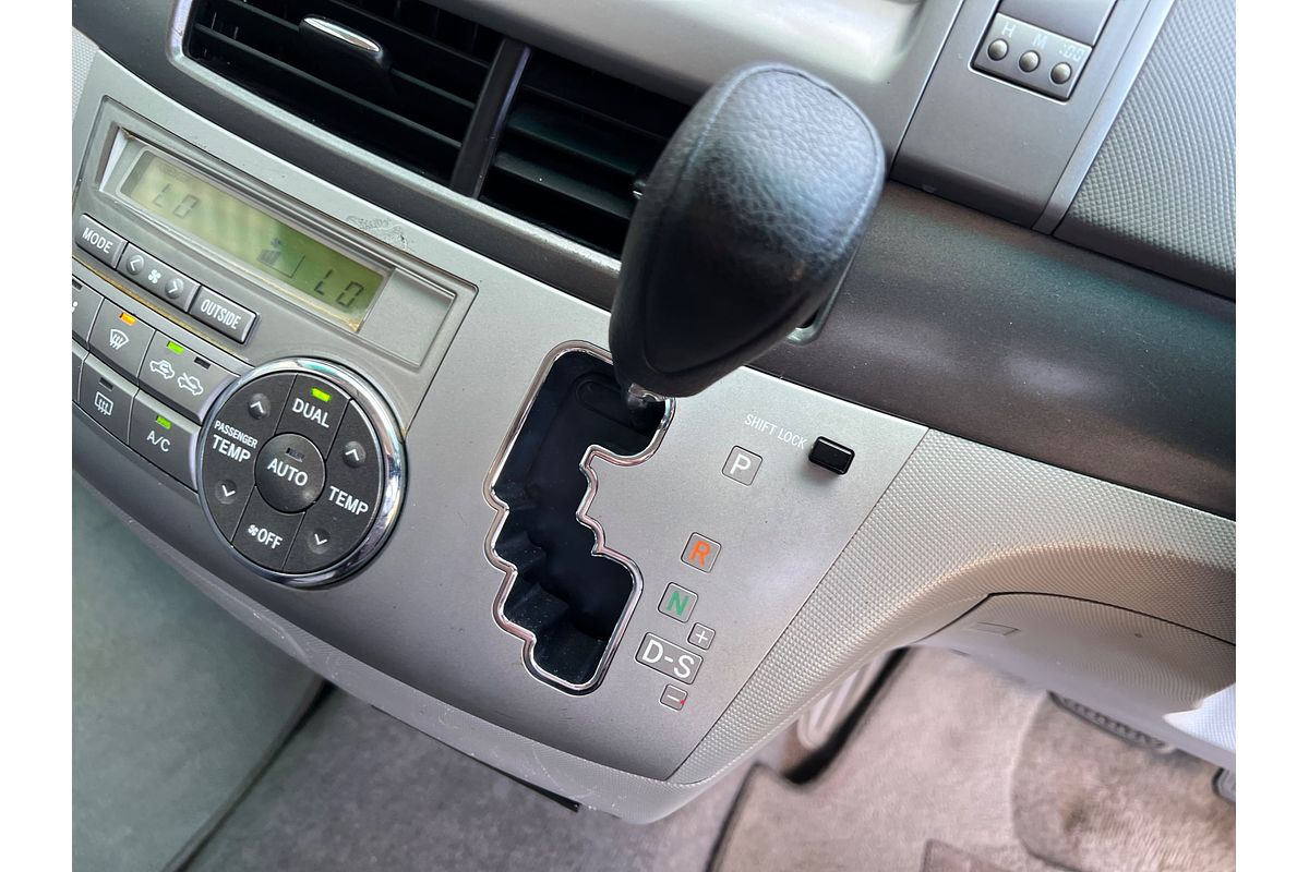 2007 Toyota Tarago GLi ACR50R
