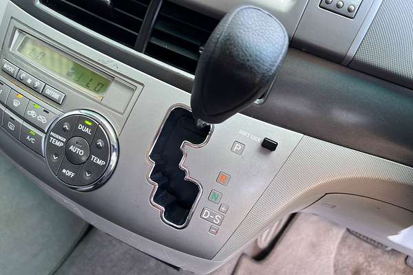 2007 Toyota Tarago GLi ACR50R
