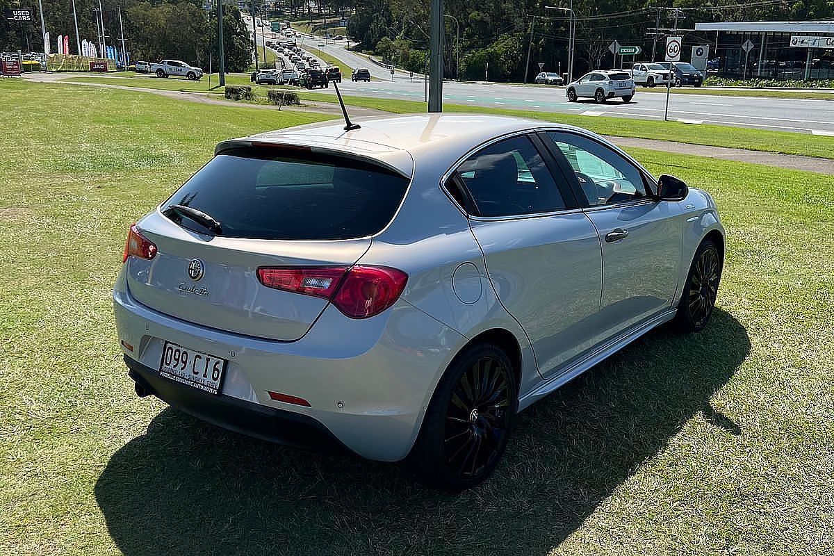 2015 Alfa Romeo Giulietta Distinctive Series 1