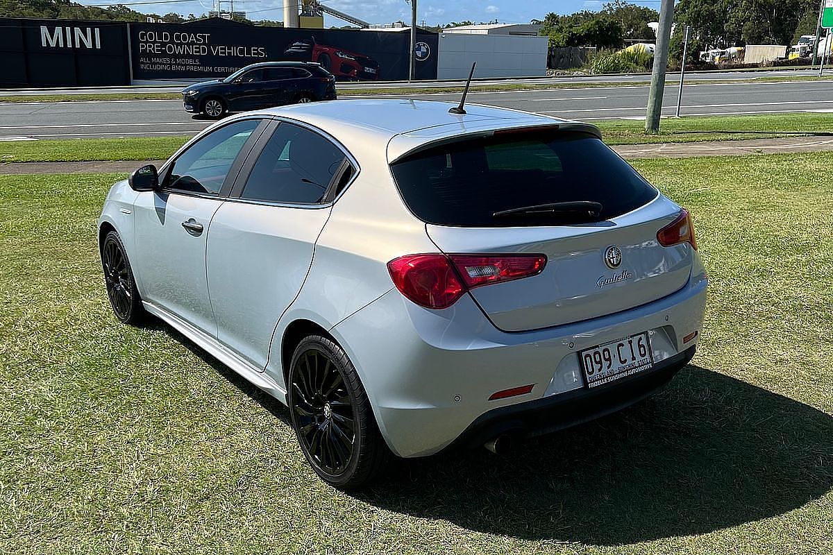 2015 Alfa Romeo Giulietta Distinctive Series 1