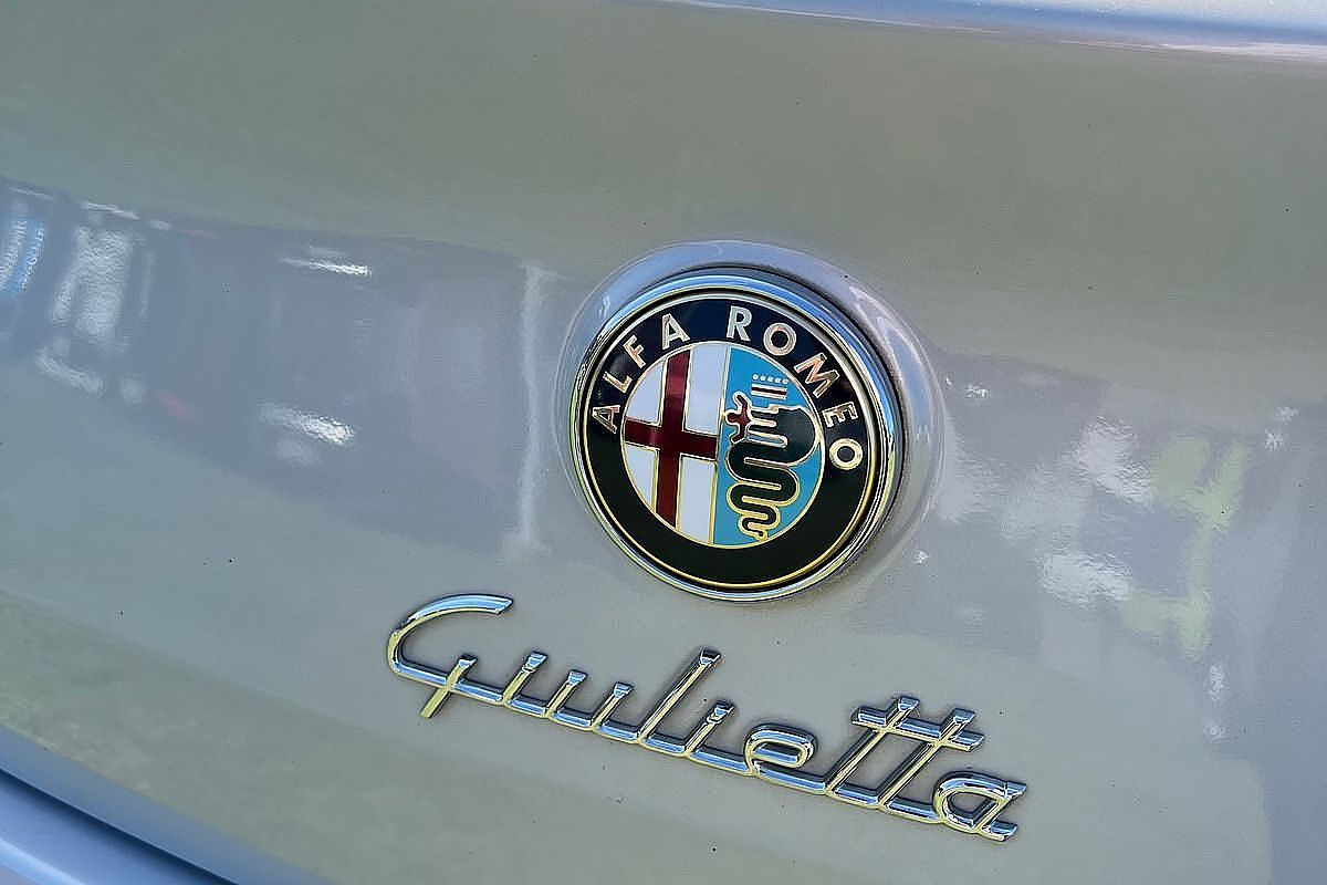2015 Alfa Romeo Giulietta Distinctive Series 1