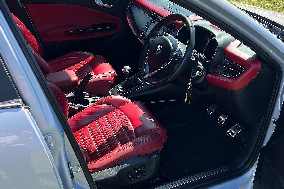 2015 Alfa Romeo Giulietta Distinctive Series 1