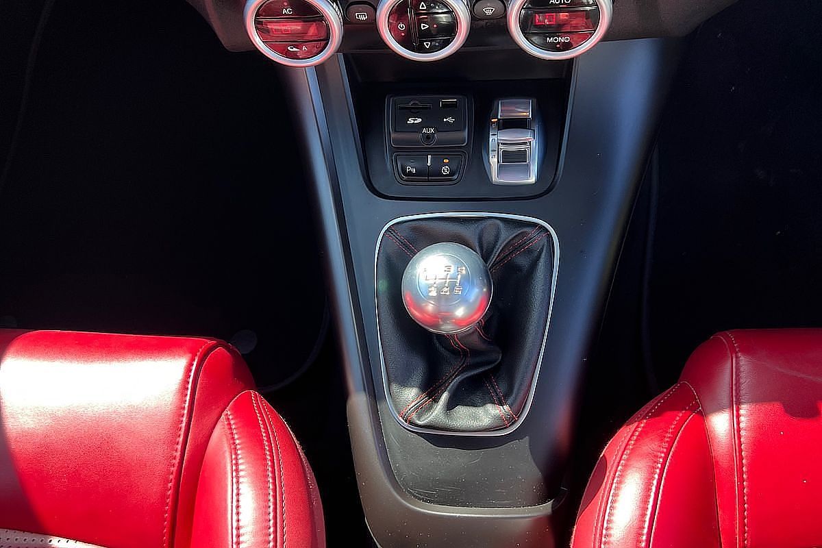 2015 Alfa Romeo Giulietta Distinctive Series 1