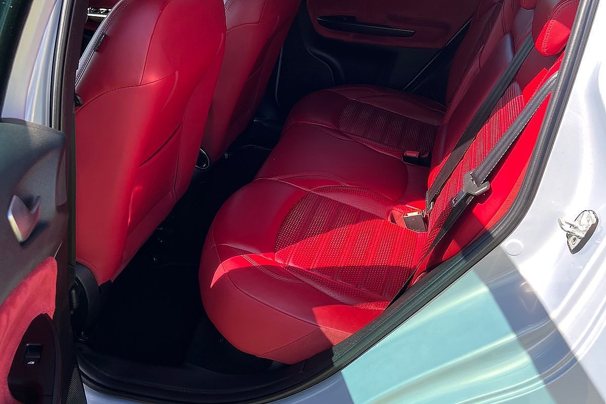 2015 Alfa Romeo Giulietta Distinctive Series 1