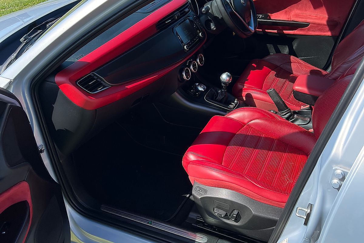 2015 Alfa Romeo Giulietta Distinctive Series 1