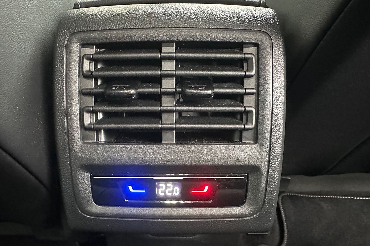 2022 Volkswagen Golf 110TSI R-Line 8