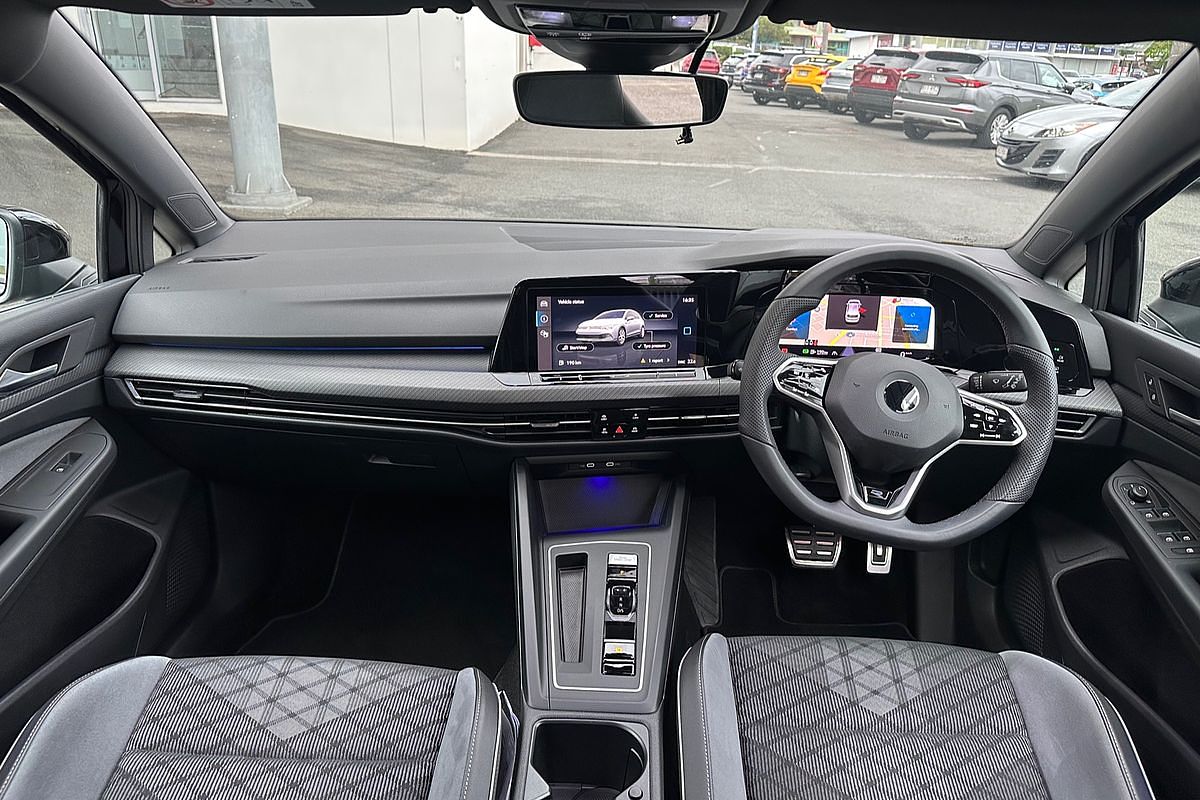 2022 Volkswagen Golf 110TSI R-Line 8