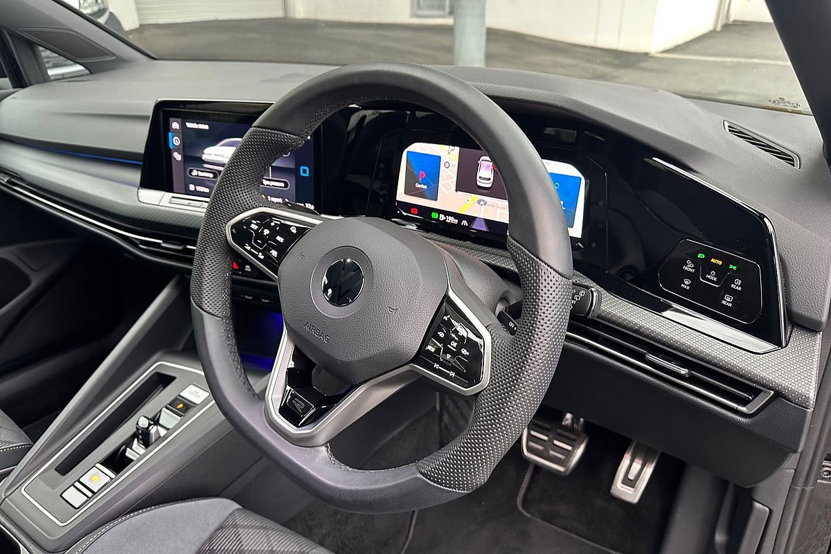2022 Volkswagen Golf 110TSI R-Line 8