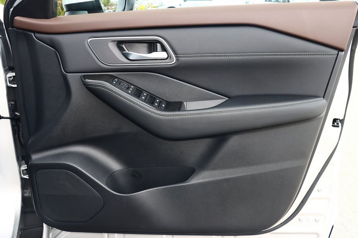 2025 Nissan X-TRAIL ST-L T33