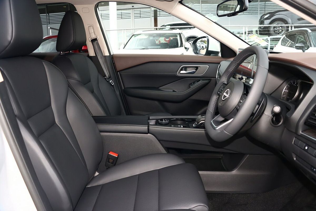 2025 Nissan X-TRAIL ST-L T33