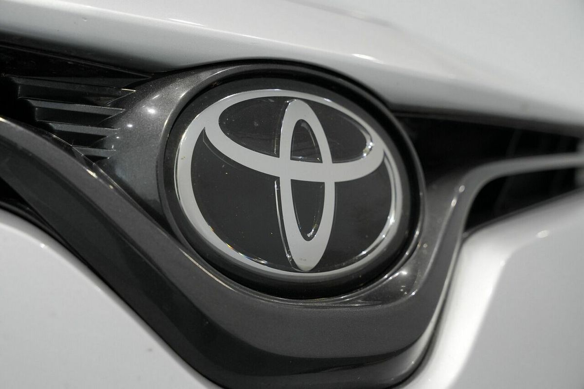 2018 Toyota Camry Ascent ASV70R