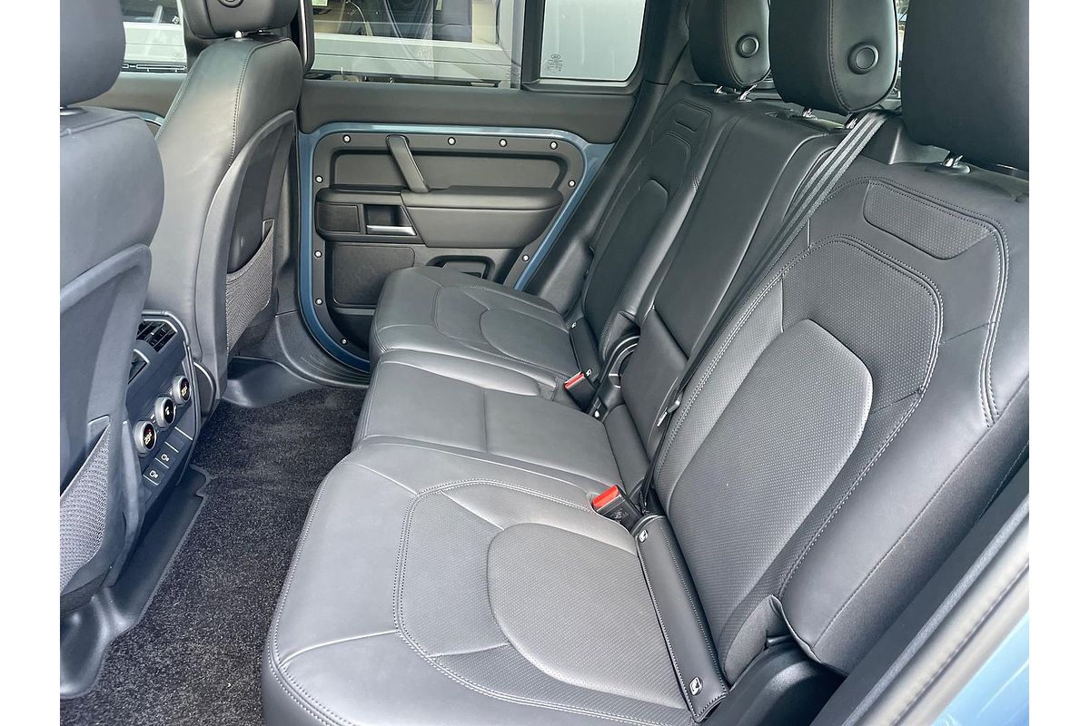2024 Land Rover Defender 110 D300 X-Dynamic SE L663