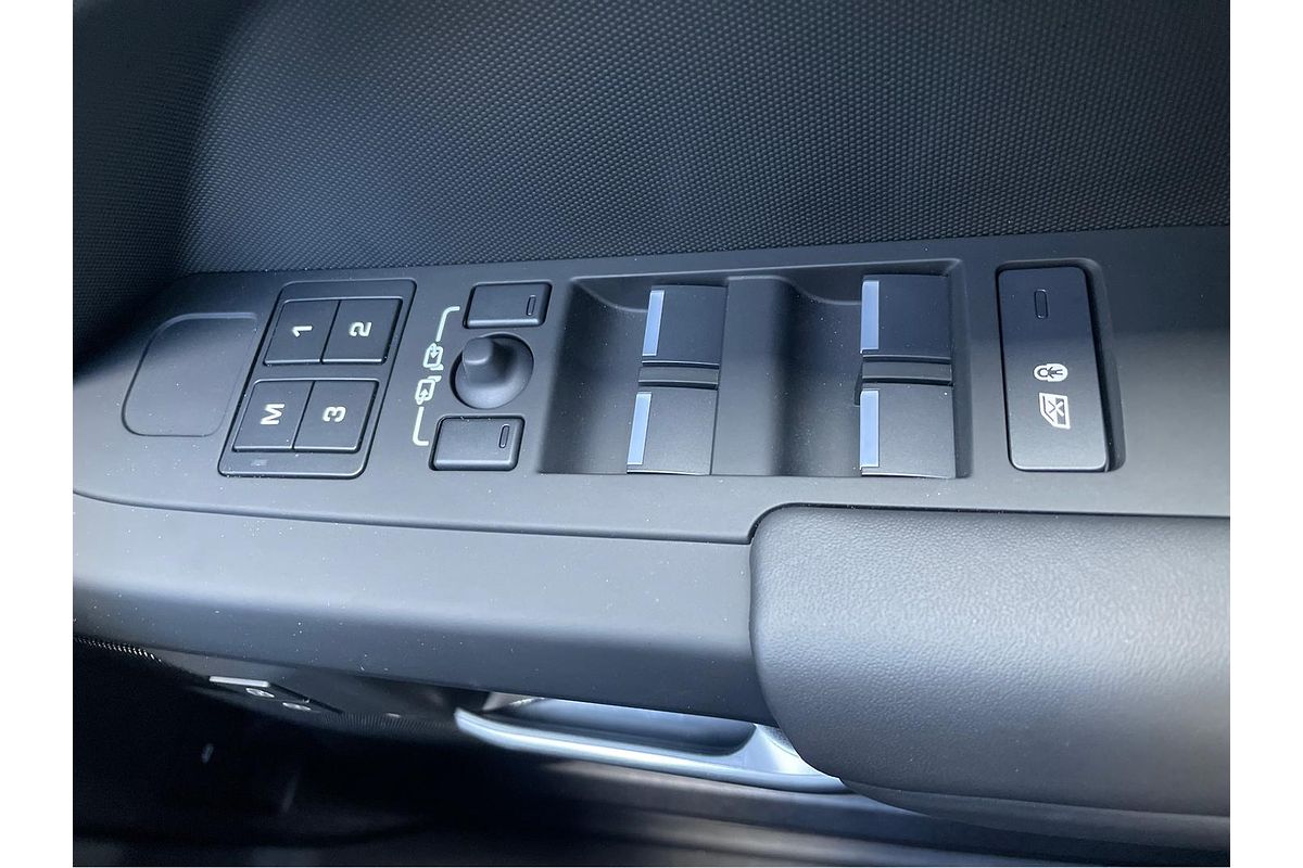 2024 Land Rover Defender 110 D300 X-Dynamic SE L663