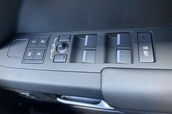 2024 Land Rover Defender 110 D300 X-Dynamic SE L663
