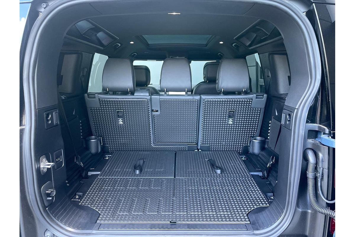 2024 Land Rover Defender 110 D300 X-Dynamic SE L663