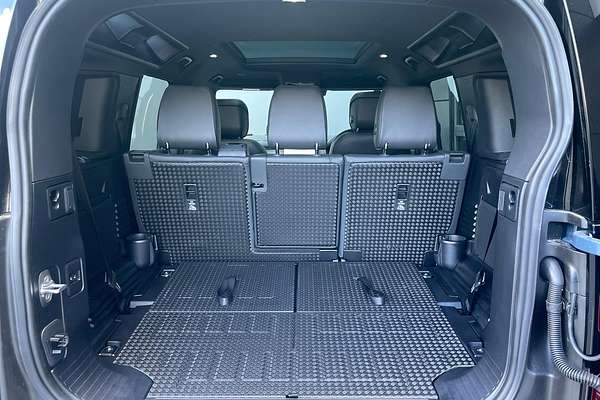2024 Land Rover Defender 110 D300 X-Dynamic SE L663