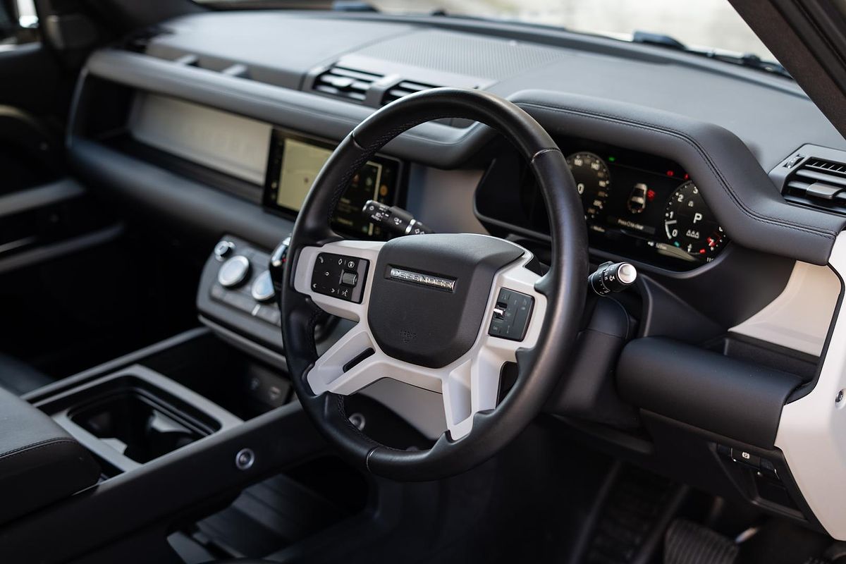 2023 Land Rover Defender 90 P400 X-Dynamic SE L663