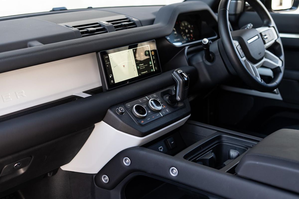 2023 Land Rover Defender 90 P400 X-Dynamic SE L663