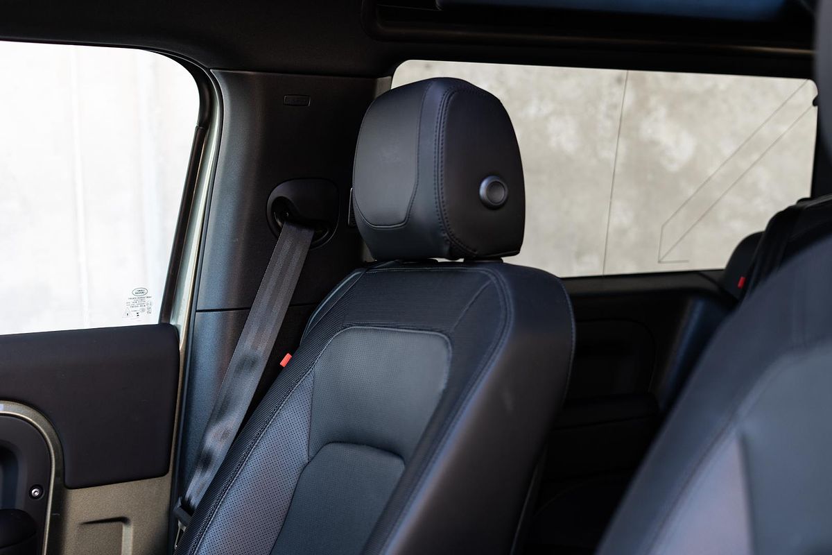 2023 Land Rover Defender 90 P400 X-Dynamic SE L663