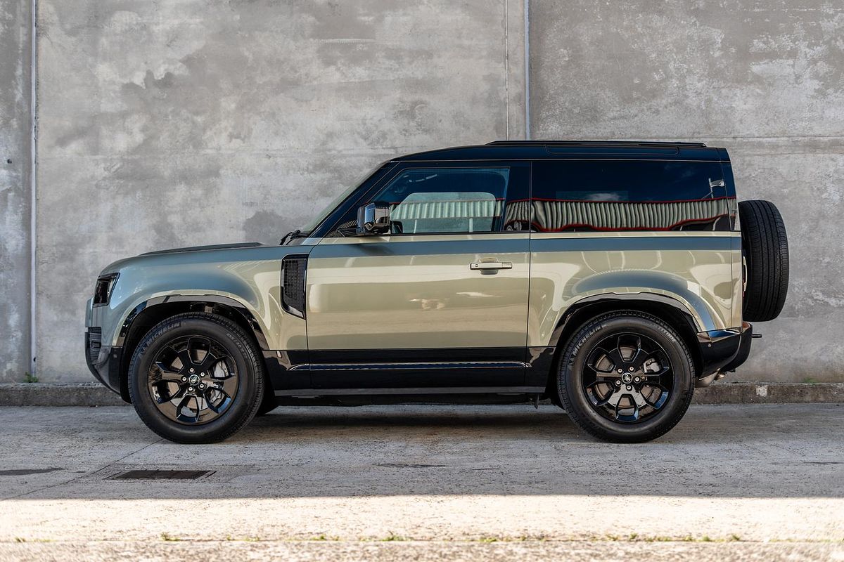 2023 Land Rover Defender 90 P400 X-Dynamic SE L663