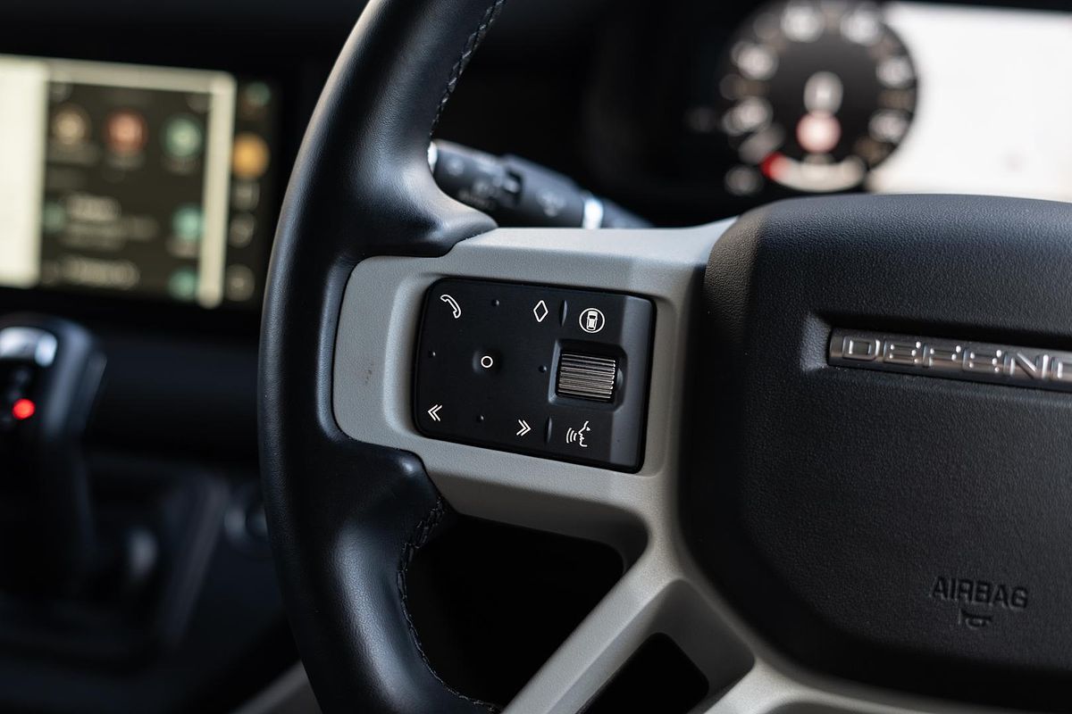 2023 Land Rover Defender 90 P400 X-Dynamic SE L663