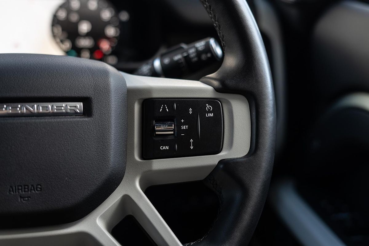 2023 Land Rover Defender 90 P400 X-Dynamic SE L663