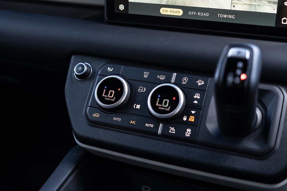 2023 Land Rover Defender 90 P400 X-Dynamic SE L663
