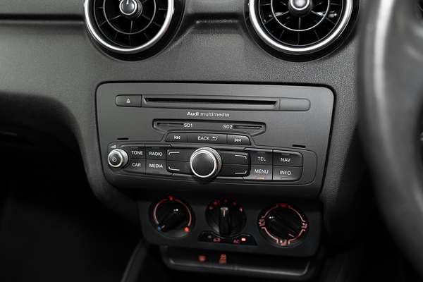 2011 Audi A1 Attraction 8X