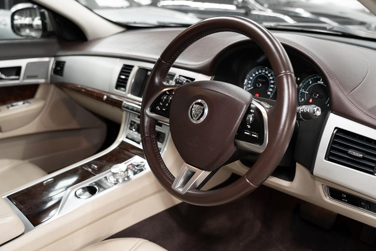 2013 Jaguar XF Premium Luxury X250