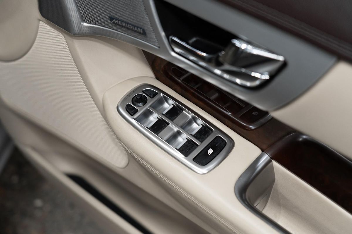 2013 Jaguar XF Premium Luxury X250