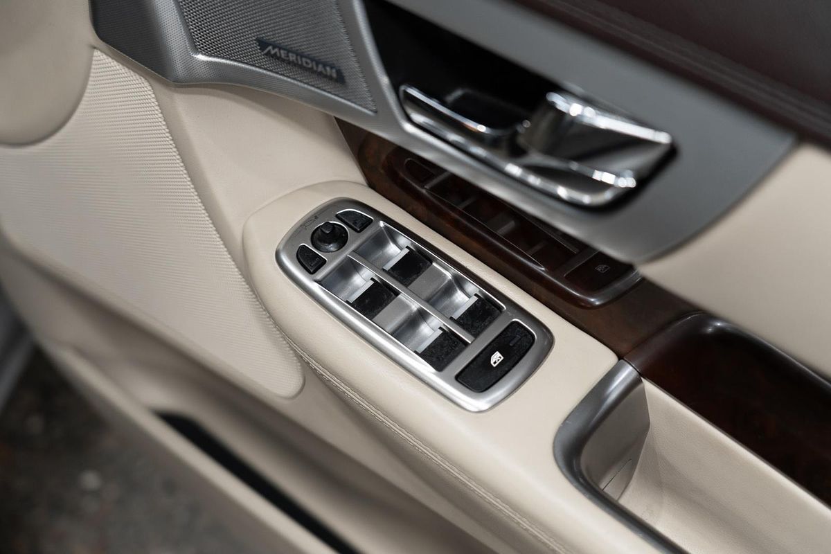 2013 Jaguar XF Premium Luxury X250