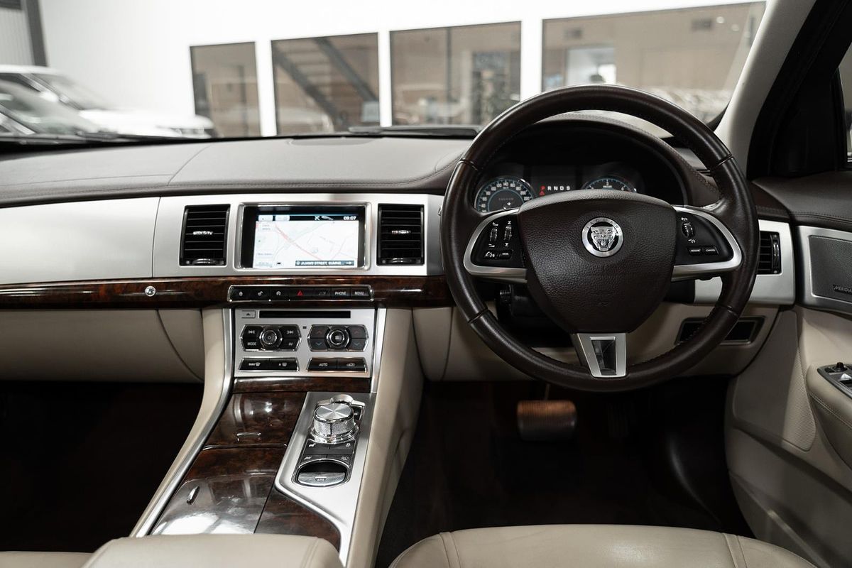 2013 Jaguar XF Premium Luxury X250